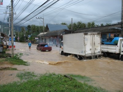 Ringstraße in Lamai auf der Höhe des 7 Eleven
