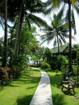 Weg vom Pool zum Strand/Restaurant