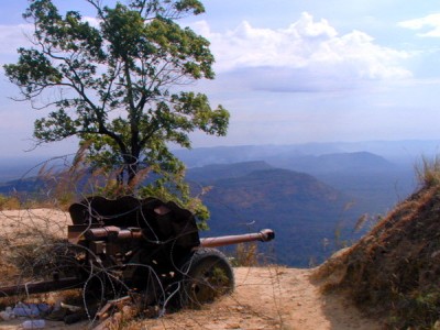 ausblick.jpg (103.41 KiB) 3735 mal betrachtet Alte Geschuetzstellung am Khao Phra Viharn