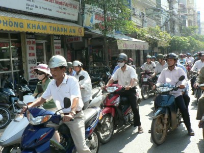 typisches Straßenbild von Hanoi