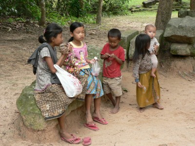 Kinder im Tempelgelände