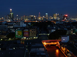 300bkkskylinenight.JPG