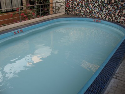 Pool - Hotel Royal Asia Lodge - geschätzte 6x2,5m milchiges Wasser - dann doch lieber schwitzen! ;o)