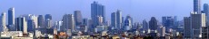Die Skyline Bangkoks vom Grand China Princess. Blick zum Golden Mount und zum Kings Palace geht auch von da oben. Irgendwie schaut es doch aus, als ob grosse Kinder mit Baukloetzern gespielt haben.