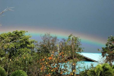 Der Regen tanzt mit der Sonne