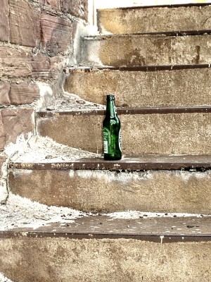 Flasche_klein.jpg (1.23 MiB) 8645 mal betrachtet f/8<br />1/80 Sek.<br />40 mm<br />ISO 200