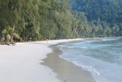 KohMakKohKood 280.jpg (198.02 KiB) 15587 mal betrachtet Strand vorm Neverland Oktober 2010